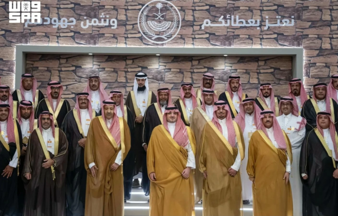 الأمير عبدالعزيز بن سعود يلتقي متقاعدي قطاعات الداخلية بالباحة