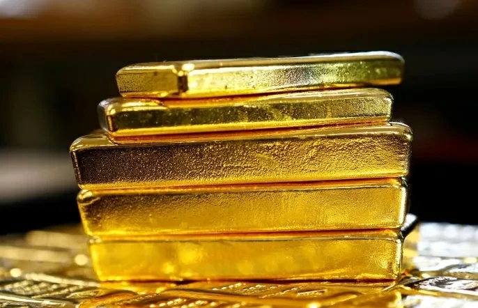 أسعار الذهب تهبط بـ 2% مع قوة الدولار وتوقعات الفائدة