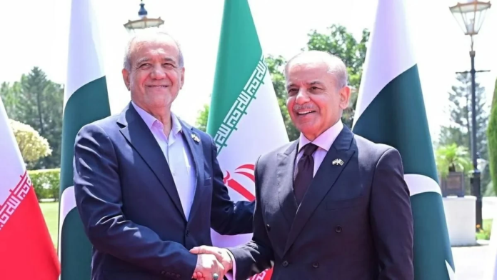 المفاوضات الأمريكية الإيرانية: أبعاد زيارة بيزشكيان لباكستان