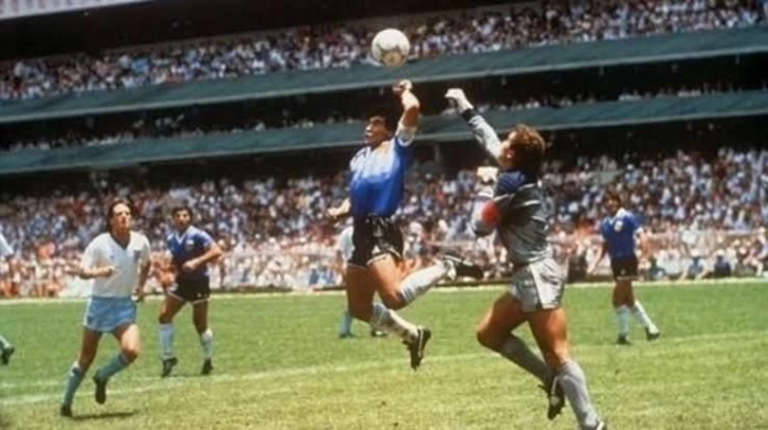 كرة مباراة الأرجنتين وإنجلترا 1986 في مزاد علني تاريخي