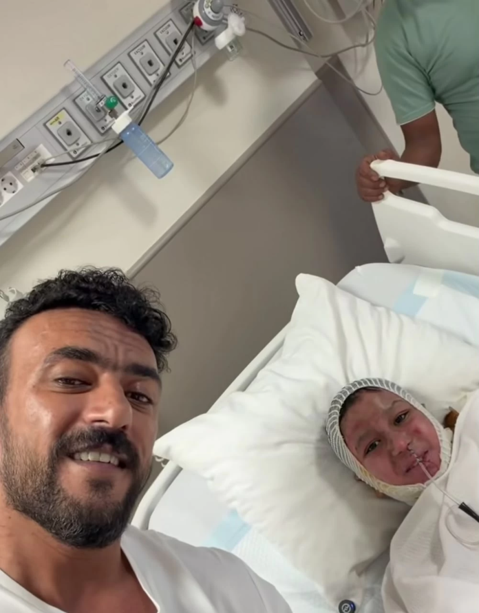 أحمد العوضي يحقق أمنية طفل مصاب بالحروق في لفتة إنسانية