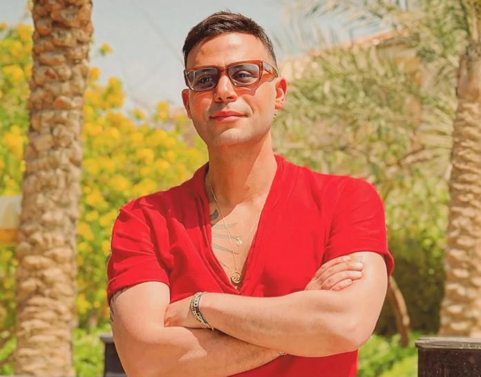 محمد إمام يكشف لـ عكاظ حقيقة صحة الزعيم وشرط عودته