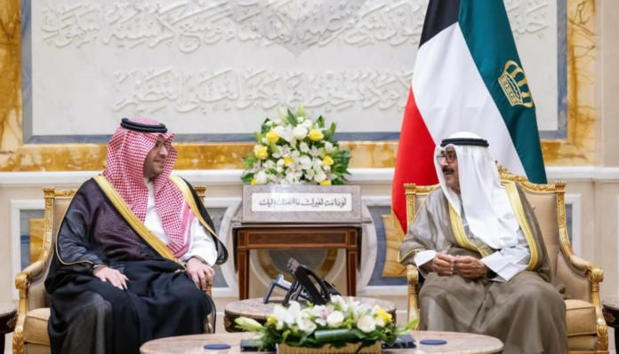 أمير دولة الكويت يستقبل الأمير تركي بن محمد بن فهد