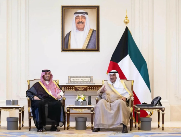 ولي عهد دولة الكويت يستقبل الأمير تركي بن محمد بن فهد