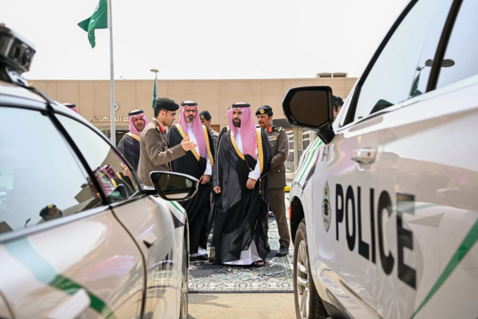 أمير جازان يزور شرطة المنطقة ويؤكد على كفاءة الأمن العام