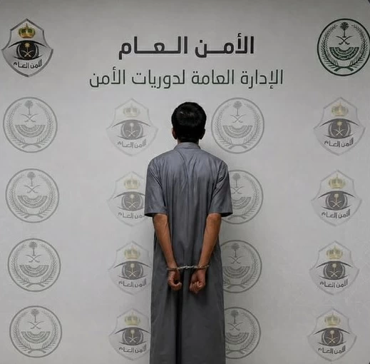 تفاصيل القبض على متهم بالرياض سرق مركبة وحاول دهس قائدها