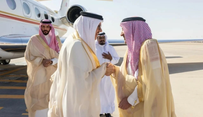 وزير خارجية البحرين يصل الرياض في زيارة رسمية هامة