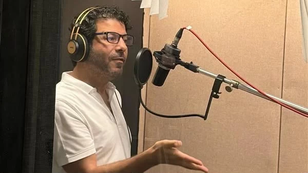 إياد نصار يبدأ تسجيل مسلسله الإذاعي الجديد ظل الساعي