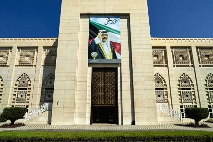 الكويت تدين استهداف ناقلة سعودية في مضيق هرمز