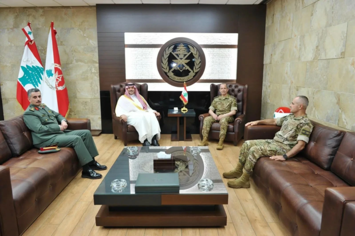 سفير المملكة لدى لبنان يلتقي قائد الجيش لبحث التعاون
