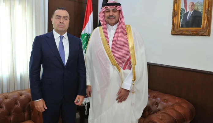 لقاء السفير فهد بن عبدالرحمن الدوسري مع مدير مخابرات الجيش