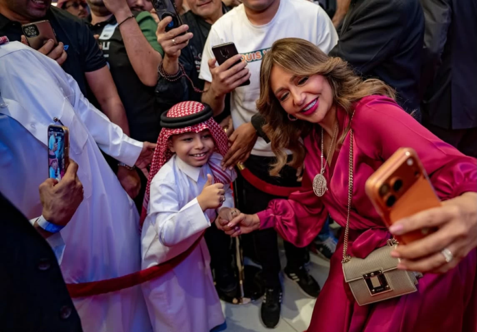 ليلى علوي تشيد بالجمهور السعودي وفيلم ابن مين فيهم