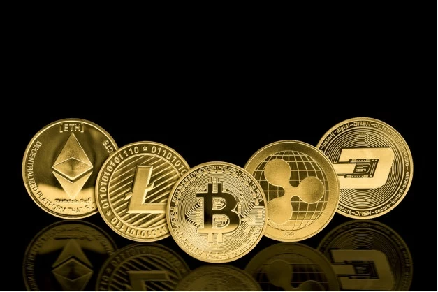 سوق العملات الرقمية يترقب: هبوط بيتكوين وصعود إيثيريم