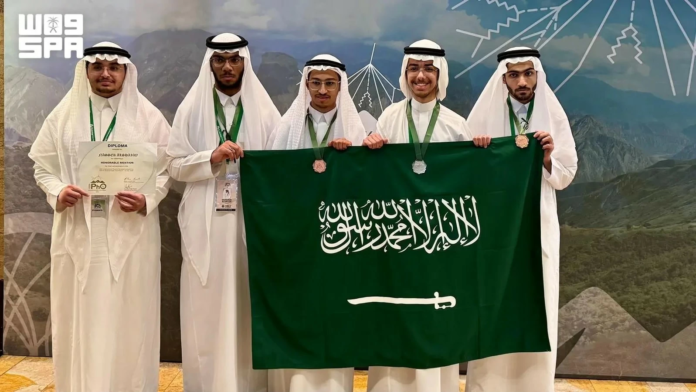المنتخب السعودي للفيزياء يحصد 5 جوائز بأولمبياد كولومبيا