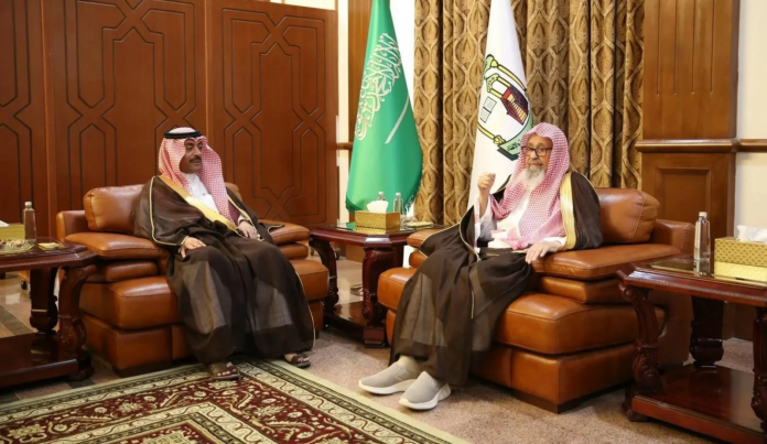 المفتي العام للمملكة يستقبل أمين الطائف لبحث التنمية