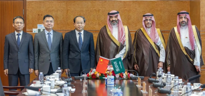 الشراكة التقنية بين السعودية والصين: السواحة يزور بكين