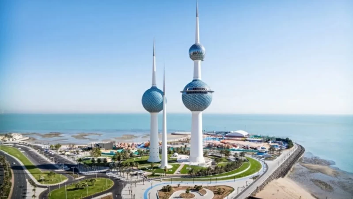الدفاع الجوي الكويتي يعترض صواريخ ومسيرات معادية