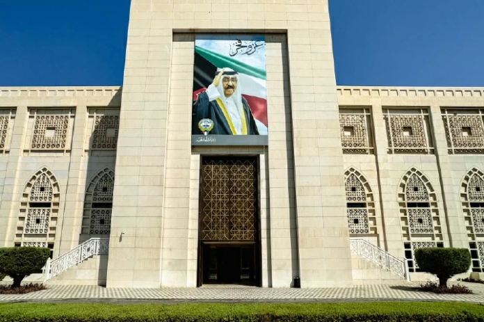 الكويت تدين الاعتداءات الإيرانية على المنشآت الحيوية