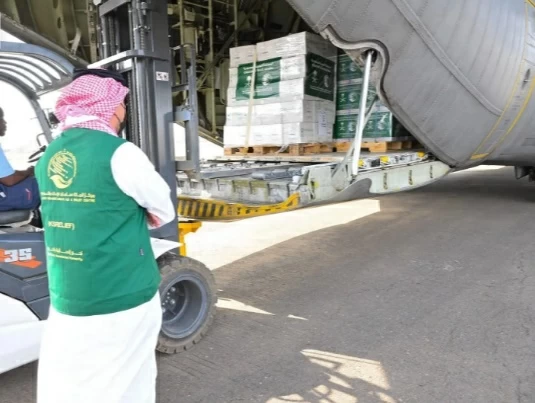 مساعدات إنسانية سعودية تصل السودان ودعم جديد للروهينغا