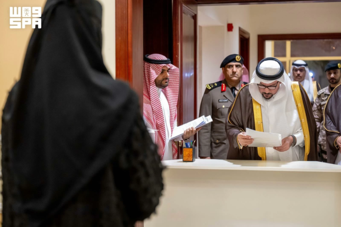 أمير القصيم يستقبل المواطنين ويؤكد: خدمة المواطن أولوية