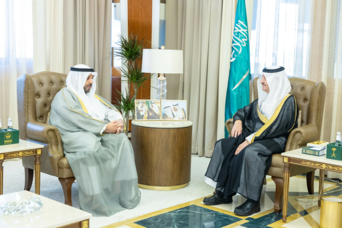 أمير المنطقة الشرقية يستقبل سفير الكويت لتعزيز التعاون