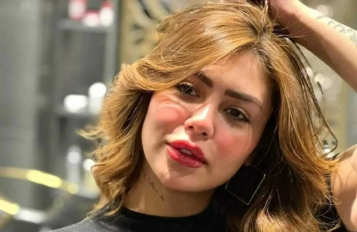 التحقيق مع هدير عبدالرازق وسارة خليفة بسبب هواتف السجن