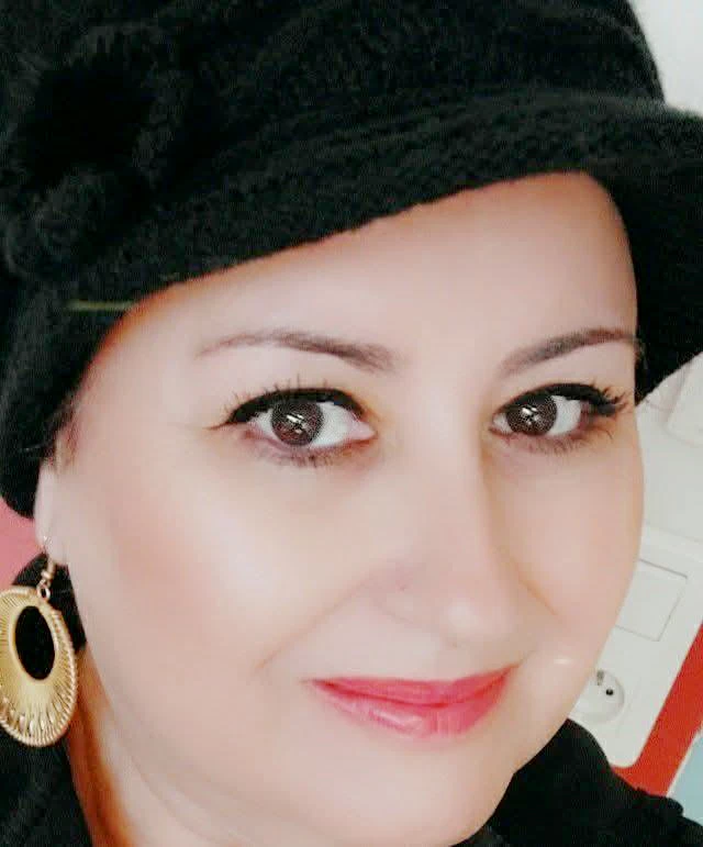 البنية الدلالية في نص أنا الحضور للشاعرة آمال صالح