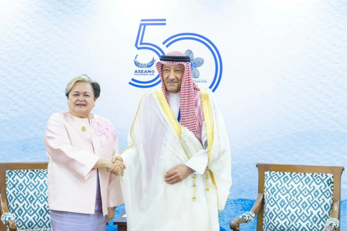 العلاقات السعودية الفلبينية: لقاء الخريجي بوزيرة الفلبين