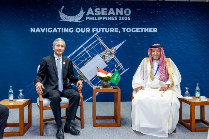 العلاقات السعودية السنغافورية: مباحثات رفيعة في مانيلا