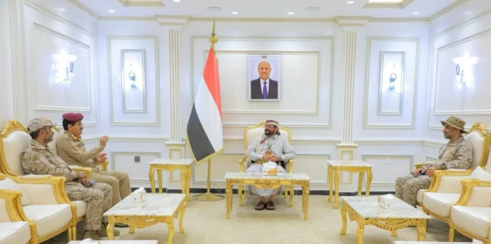 العرادة يوجه بـ رفع الجاهزية القتالية لمواجهة الحوثي