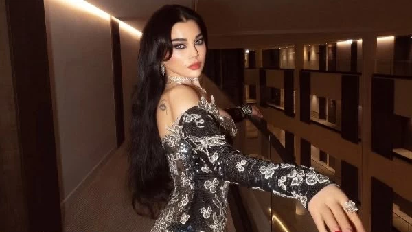 انهيار معجب في حفل هيفاء وهبي بلبنان ورد فعلها المفاجئ