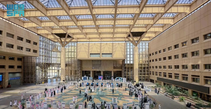 منصة قبول الموحد: استمرار فرص التسجيل بالجامعات السعودية