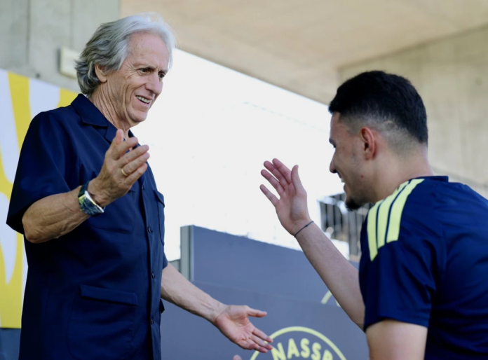 جيسوس يزور معسكر نادي النصر في البرتغال ويلتقي بوستيكوغلو