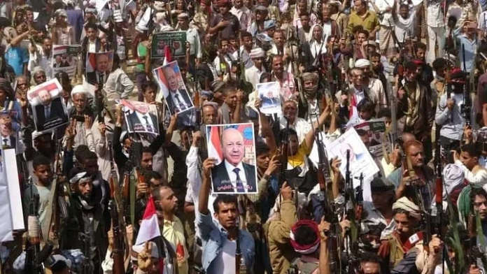 حشود تعز تؤيد الشرعية لتسريع استعادة الدولة اليمنية