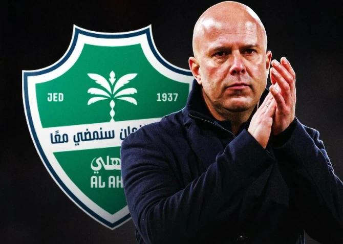 موقف آرني سلوت من تدريب الأهلي: رومانو يحسم الجدل