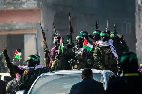سلاح الفصائل في غزة: تفاصيل خطة الحصر والإدارة الفلسطينية