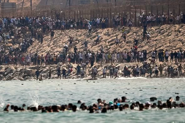 أزمة الهجرة في سبتة تتصاعد وإسبانيا تسجل أرقاماً قياسية