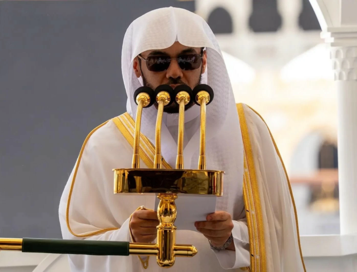 خطبة الجمعة في الحرمين الشريفين: غض البصر وفضل سقي الماء