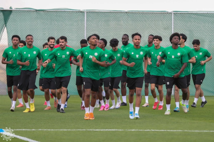 رابطة لاعبي كرة القدم السعوديين تجهّز اللاعبين الأحرار بأبها