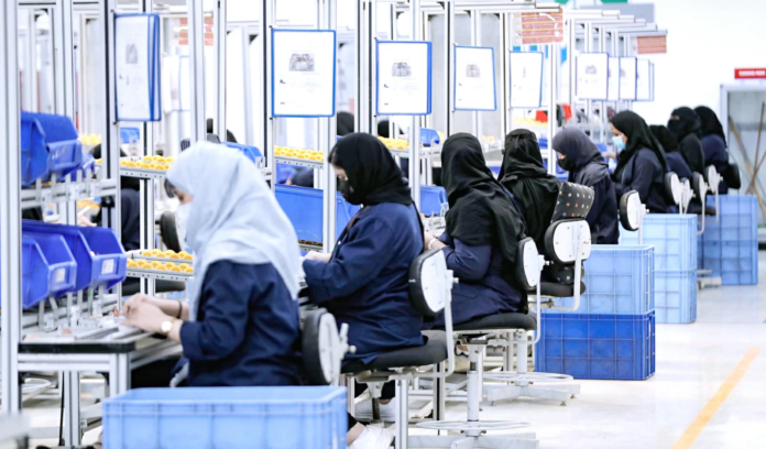 تمكين المرأة في السعودية: كيف حققت رؤية 2030 نجاحاً تاريخياً؟