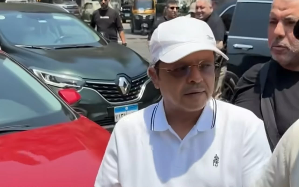 جنازة شقيق محمد هنيدي وحضور لافت لنجوم الفن بمصر