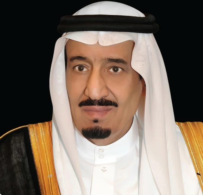 الملك سلمان يمنح وسام الملك عبدالعزيز لـ 200 مواطن ومواطنة