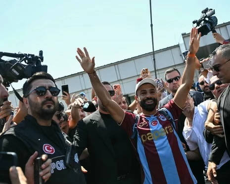 محمد صلاح يصل تركيا لإتمام انتقاله إلى طرابزون سبور