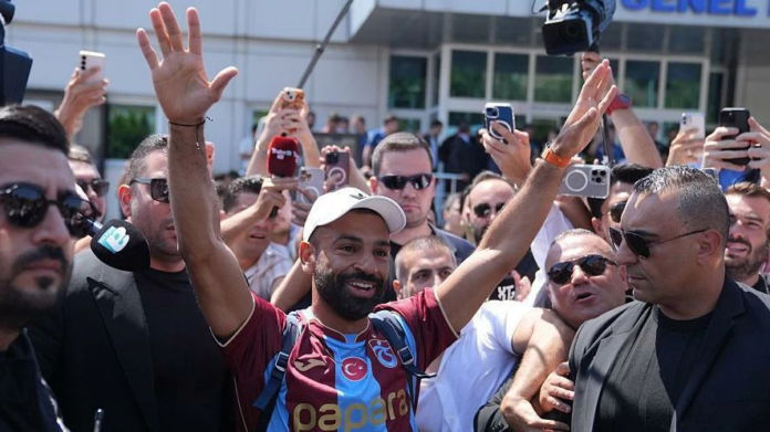 محمد صلاح يجتاز الكشف الطبي في طرابزون تمهيداً للتوقيع