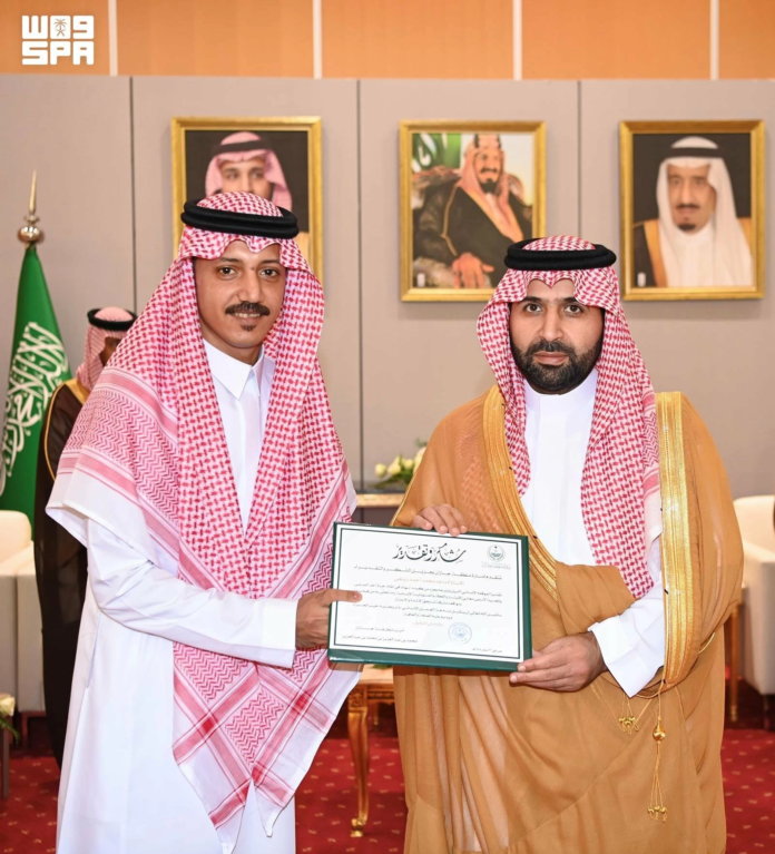 أمير جازان يكرم 3 مواطنين بادروا بـ التبرع بالأعضاء