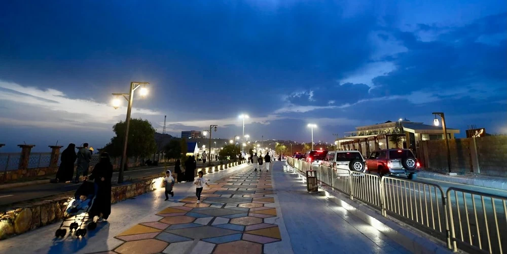 ممشى الضباب بالنماص.. وجهة سياحية بارزة بارتفاع 2400 متر
