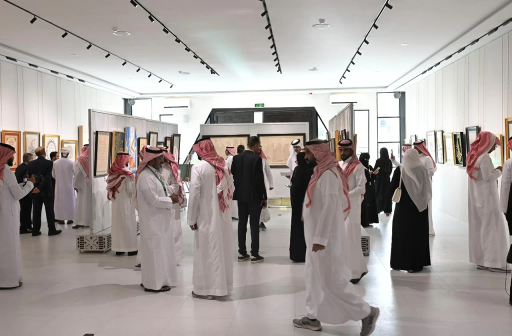 معرض «عرش الحرف» للخط العربي يشهد بيع 8 لوحات نادرة